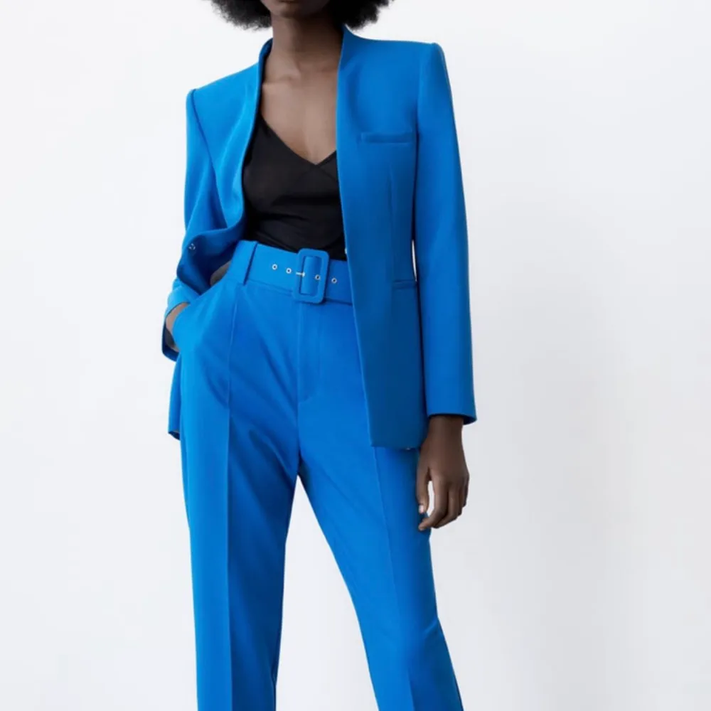 Zara blue suit, used just once! Blazer size S and pants S as well. Perfect conditions, I sell as a total look. . Kostymer.