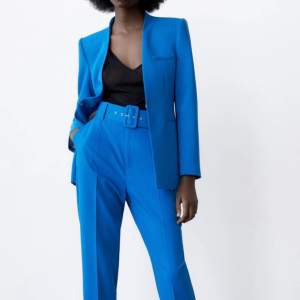 Zara blue suit, used just once! Blazer size S and pants S as well. Perfect conditions, I sell as a total look. 