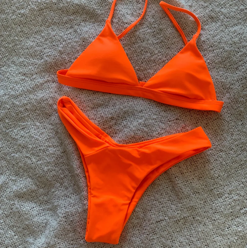 Orange jätte fin bikini . (Endast testad) 80kr+66kr i frakt (sista bilen är inte min) 🧡. Övrigt.