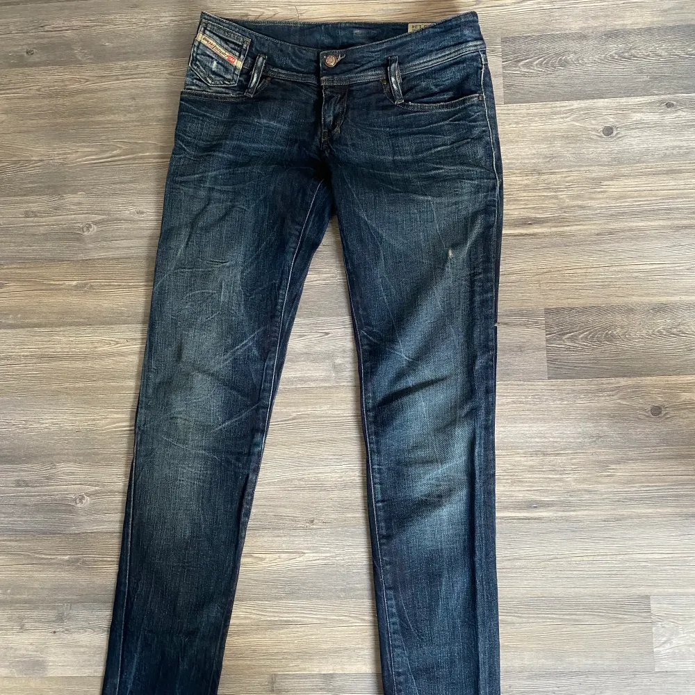 Säljer nu dessa vintage diesel jeans i storlek W28 L34❤️. Jeans & Byxor.