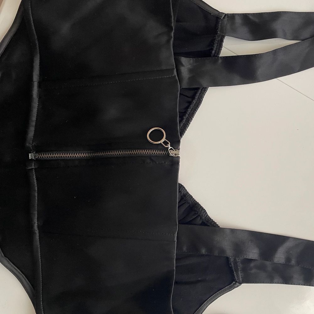 Zara svart silk topp | Plick Second Hand