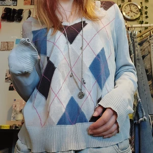 Ljusblå farfarströja - Säljer en av mina gamla favorittröjor. Köpt här på plick och sedan använd en hel den men trots de i bra skick. Står storlek L men skulle säga att de är en S möjligtvis MKöparen står för frakten. Skriv gärna om du har frågor!