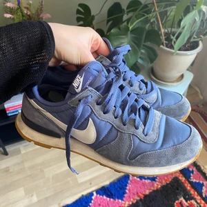 Nike sneakers strl 38 - Snygga Nike sneakers. Bra skick men använda.