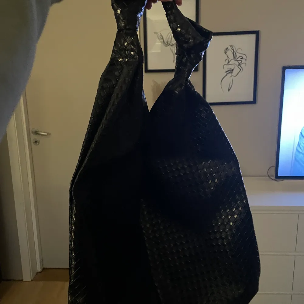 Bottega liknande väska. Köpt från Asos, köparen står för frakten 💖💖. Väskor.