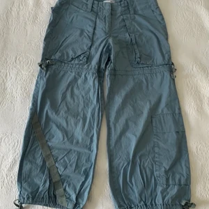 Lågmidjade cargobyxor - INTRESSEKOLL❗ på mina lågmidjade cargopants. Är nt säker på om jag vill sälja dom eftersom dom är sjukt snygga😍 buda gärna om due intresserad. Kontakta mig om due intresserad elr har några frågor❤