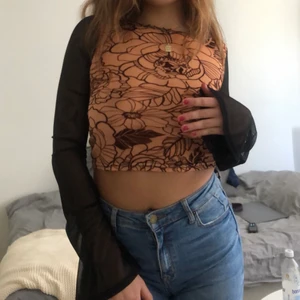 Kroppad tröja  - Har aldrig använt, den e lite genomskinlig,100kr om du kan mötas upp västra skogen 130kr om den ska postas