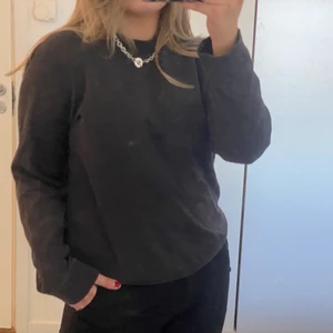 Mörk grå Sweatshirt  - Helt felfri grå/svart sweatshirt från Marco Polo. Storlek M. Har jättenajs matrial som inte blir nopprigt etc. Frakt tillkommer❤️