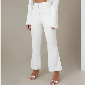 Kick Flare Suit Pants - Köpta till studenten i år men testade bara. Nyskick och snygga inför vardag, fest eller liknande.