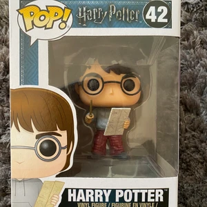 Funko pops - Tre olika funko pops inom Harry Potter filmerna. Första är Harry Potter, andra är Hermione Granger och den tredje är Ron Weasley! 200kr st eller 500kr för alla<3