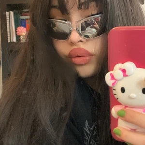 Y2k genomskinliga solglasögon  - Snygga genomskinliga solglasögon som jag har knappt använt :) skriv om intresse <3