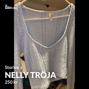 Nelly tröja - Nelly tröjor i blå & beige. I storlek S men passar även M. Dem är aldrig använda. 250kr styck 