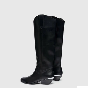Cowboy boots - Säljer nu dessa boots för 200kr, conden är 9/10 🥰