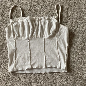 Top köpt här på plick - Super fin tripp från SHEIN som jag köpt här på plick. Materialet är lite tunt men inte genomskinlig på mig. Storlek s men passar större och mindre.