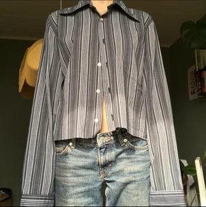 Skjorta❤️ - Så fin avklippta skjorta som jag aldrig använder längre, köpt secondhand men i prima skick!!!