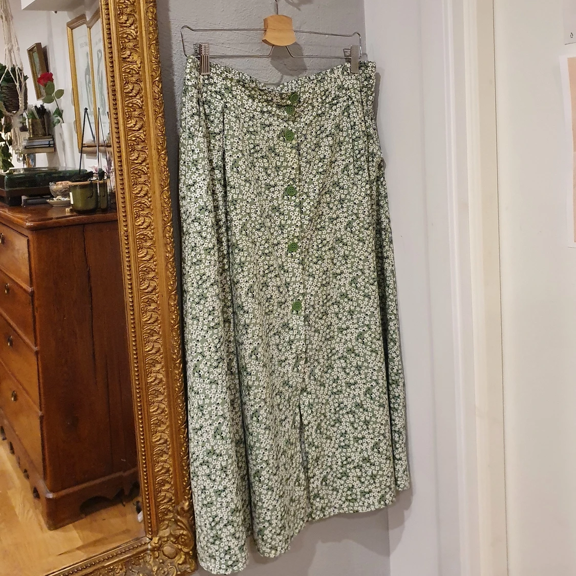 Blommig midikjol - 90