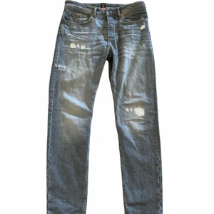 BOSS Jeans - Oanvända pga fel storlek! Köpta för 1500kr.       