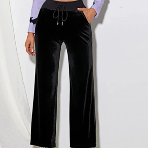 svarta mjukis - Använda få tal gånger, Bra skick, de är nästan långa på mig (164cm) men funkar om jag har skor på mig. Nypris: 150kr