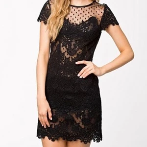 Ida Sjöstedt  - Säljer min svarta Ida Sjöstedt Paris dress ❤️ använd typ två gånger så den är i toppskick! 