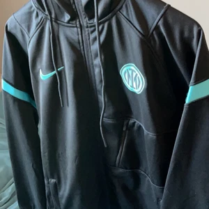 Inter Milan Dress Tracksuit - Storlek M. Skriv om ni har frågor kan frakta i hela Sverige
