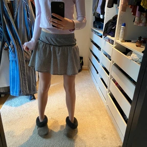 Zara kjol! - Säljer denna super fina kjolen ( med inbyggda shorts) Barnstorlek 164! Hör av dig vid frågor❤️ budgivning om många är intresserade! Frakt tillkommer 