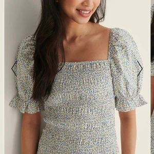 Nakd - Säljer den här gulliga klänningen från nakd🌸🌼  Aldrig använd!!