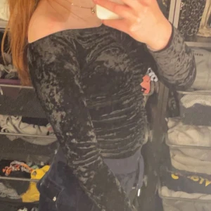 Tajt långärmad tröja - Jättefin tröja från bikbok, absolut inget fel på den men som inte kommer till användning längre, köparen står för frakt💛