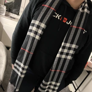 Burberry halsdduk  - Burberry halsdduk