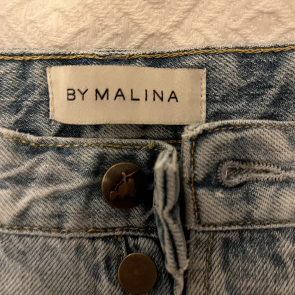 By malina baggy jeans❤️ trendiga och snygga, byter såklart . Jeans & Byxor.