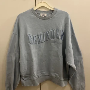 Blå tröja -  tröja ifrån Madlady den är i storlek XS men passar också S