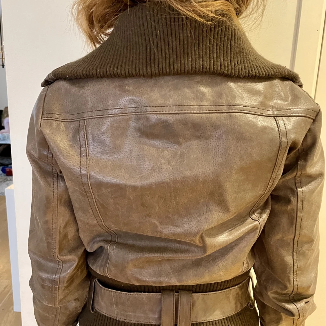 Brun skinnjacka  - 91