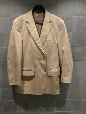 Zara kostym  - En väldigt fin zara kostym med både jacka och byxa, kan köpas separat  Perfekt till sommaren 