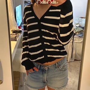 Kofta - Storlek M, fraktar för 66kr 