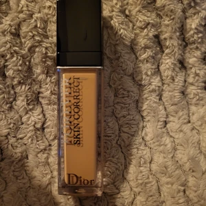 Dior forever skin correct 2N - Dior forever skin correct. Färg: 2N. Nypris ca 345kr. Endast testad.