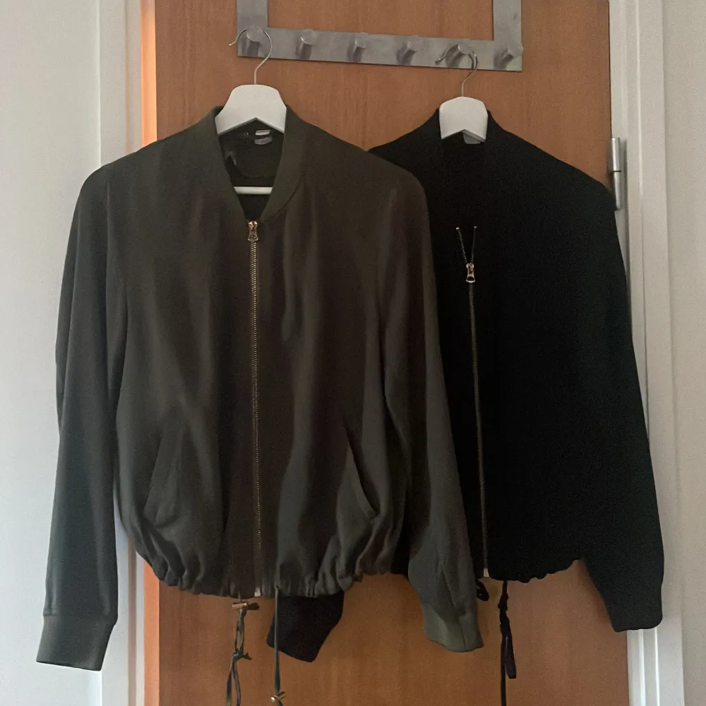 Kofta/ Cardigan från H&M  Den ena är svart och den andra är grön. Kan säljas separat och pris kan diskuteras . Tröjor & Koftor.