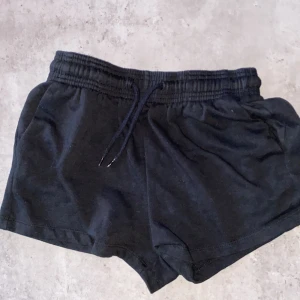 Shorts  - Säljer dessa shorts för att det har blivit för små det är knappt använda 