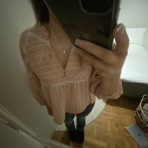 Blus  - Säljer denna fina blus Perfekt till sommaren❤️