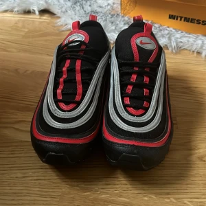 Lil nas x nike air Max 97  - Jag köpte dom för några dagar sen har andvänt s några gånger Max 5 