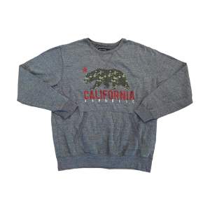 Dikotomy California Republic Vintage Sweatshirt ❤️💯  Pris: •299kr  Stl: XL  Bredd 58cm Längd 70cm  Kontakta mig för mer info 🤩  