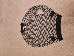 Jätte fin mönstrad stickad tröja från carlings - Jätte fin mönstrad stickad tröja från carlings helt oanvänd i srlk S  Kommer från Rökfri och Djurfri hem