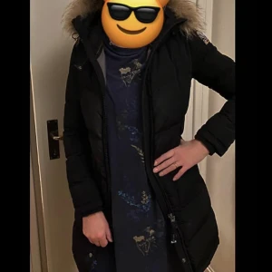 Parajumper long  - Säljer nu min parajumper i storlek s. Behöver kemtvättas därav de billiga priset. 