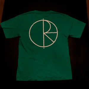 Polar T-shirt Small - Grön Polar t-shirt i small, knappt använd. 