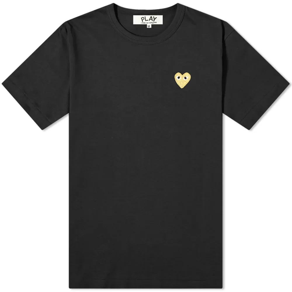 Comme des Garçons t-shirt (svart) aldrig använt och köpt på nk. Passade inte min stil och dermed väljer att sälja den.. T-shirts.