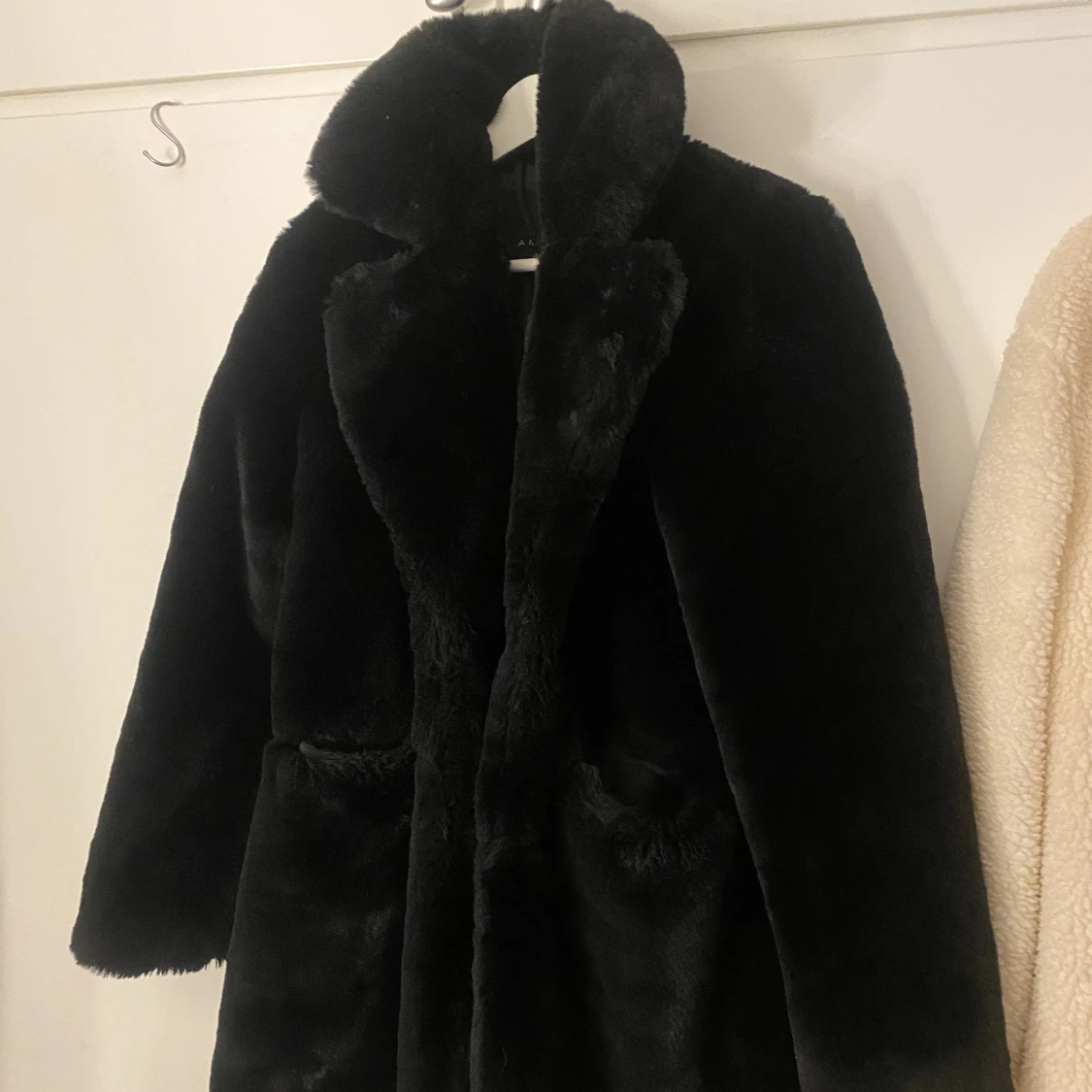 Svart pälsjacka 