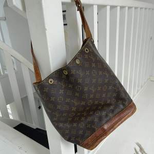 Väska | Louis Vuitton | Second hand online | Köp på Plick