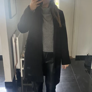 Kappa  - Säljer denna superfina svarta kappan🥰 