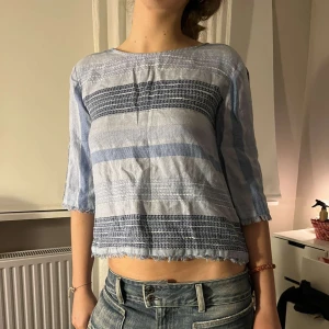 Snygg topp - Säljer denna valla topp i världens coolaste mönster🙌🏼🙌🏼💙