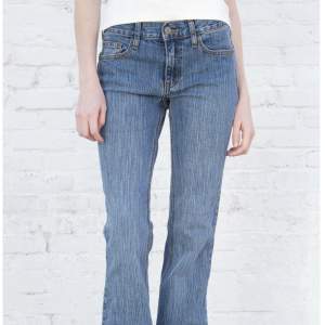 Ett par as fina brandy Melville jeans i modellen ”Brielle 90s jeans”! Tveka inte att skriva om du har någon fråga