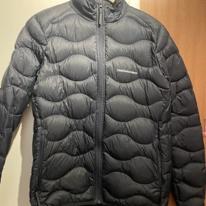 Peak performance jacka - En dun jacka från peak performance, använd några gånger men är i fint skick.