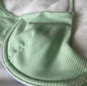 Supersnygg bikini  - Jättefin bikini från SHEIN☀️ribbad vilket ger bikinin en snygg struktur🦋 