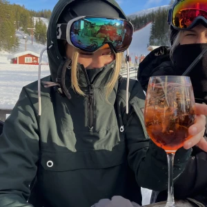 Dope jacka - Säljer min dope jacka. Använd en skidsemster av mig. Köpte här på plick. I fint skick. Mörk grönfärg. Direkt pris 800kr